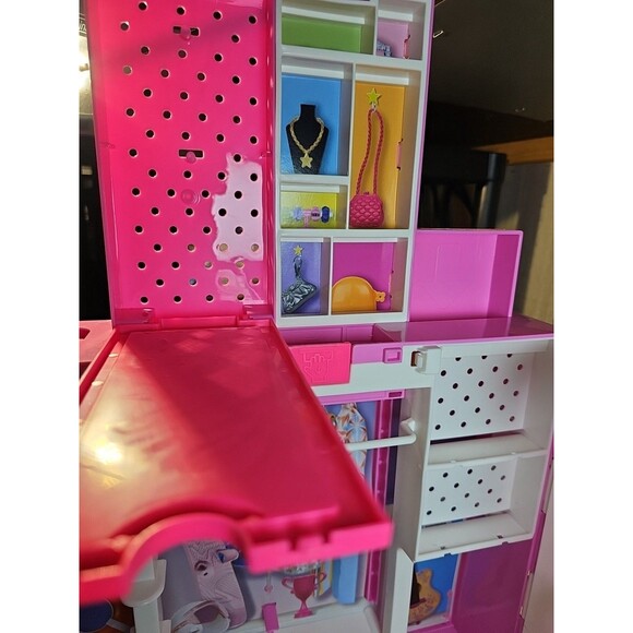 Barbie Dream Closet Playset HBV28 2021 Mattel Pink Fold-Out Closet w/ Hangers - Picture 6 of 15